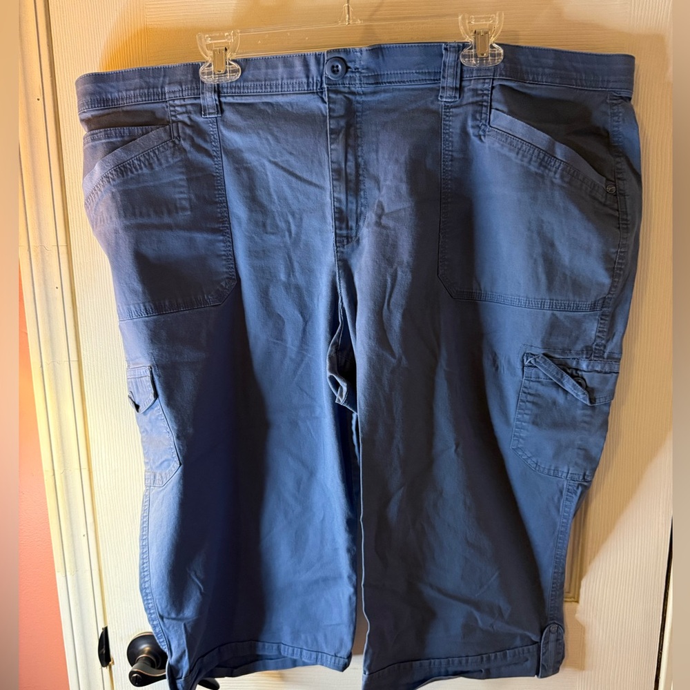 SALE Gloria Vanderbilt Blue Paisley-Trim Capris